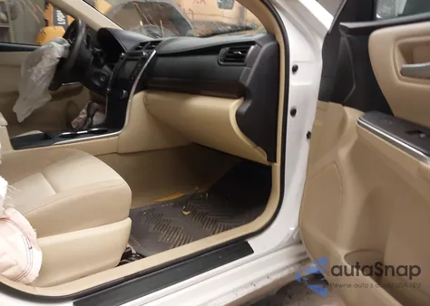 2016 Toyota Camry Le z USA, uszkodzony, nr VIN 4T4BF1FK1GR529869